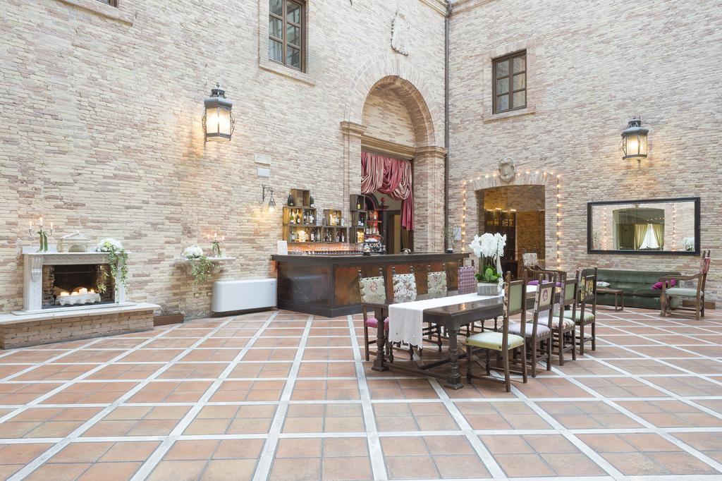 فندق Castello Chiola Dimora Storica لوريتو أبروتينو المظهر الخارجي الصورة