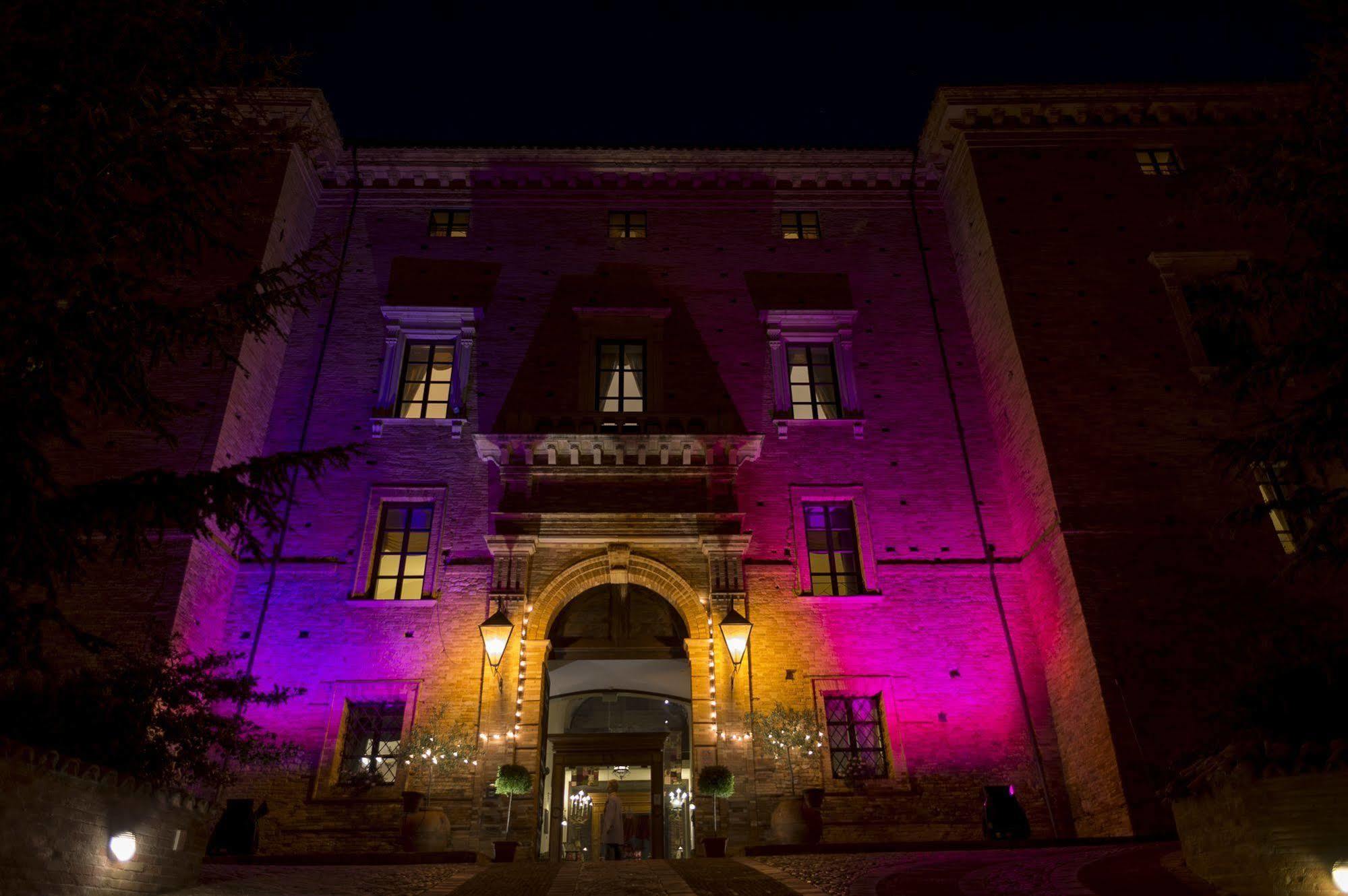 فندق Castello Chiola Dimora Storica لوريتو أبروتينو المظهر الخارجي الصورة