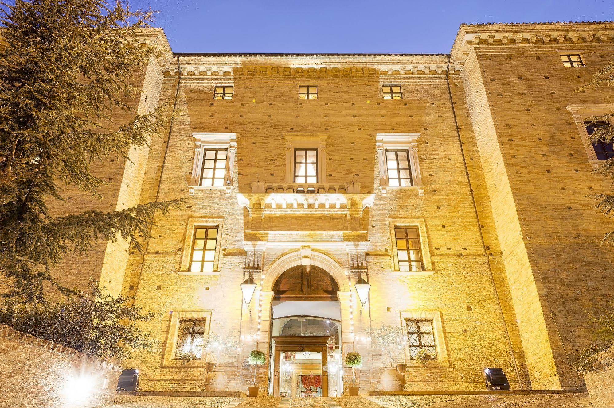 فندق Castello Chiola Dimora Storica لوريتو أبروتينو المظهر الخارجي الصورة